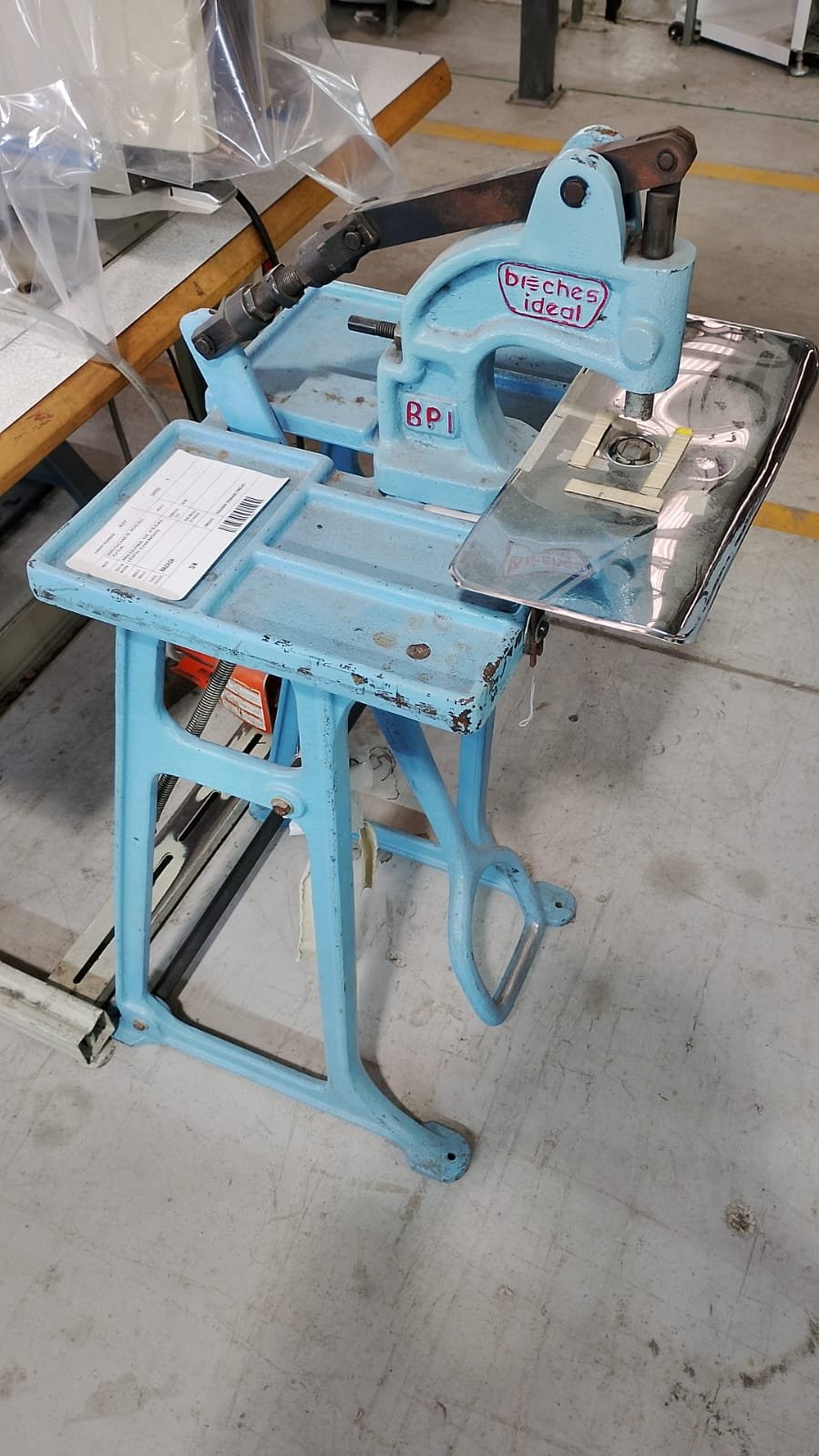 MAQUINA DE PEDAL (TIPO CHANGO)