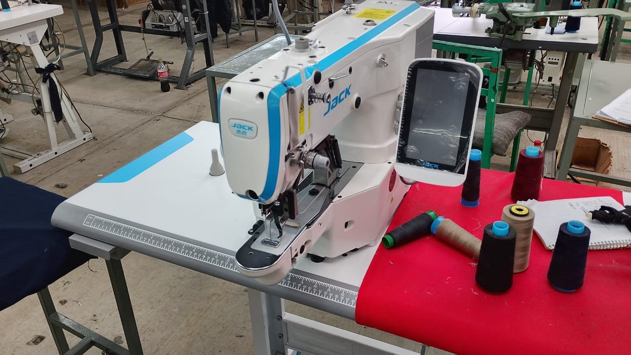 PRESILLADORA/BOTONERA